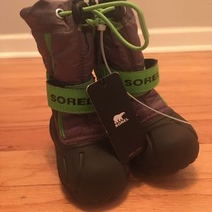 Sorel snow boots in toddler size 5